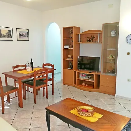 Apartment Ines